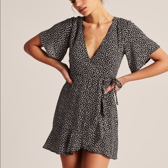 Abercrombie & Fitch Dresses & Skirts - A&F Black and White Ruffle Mini Dress
